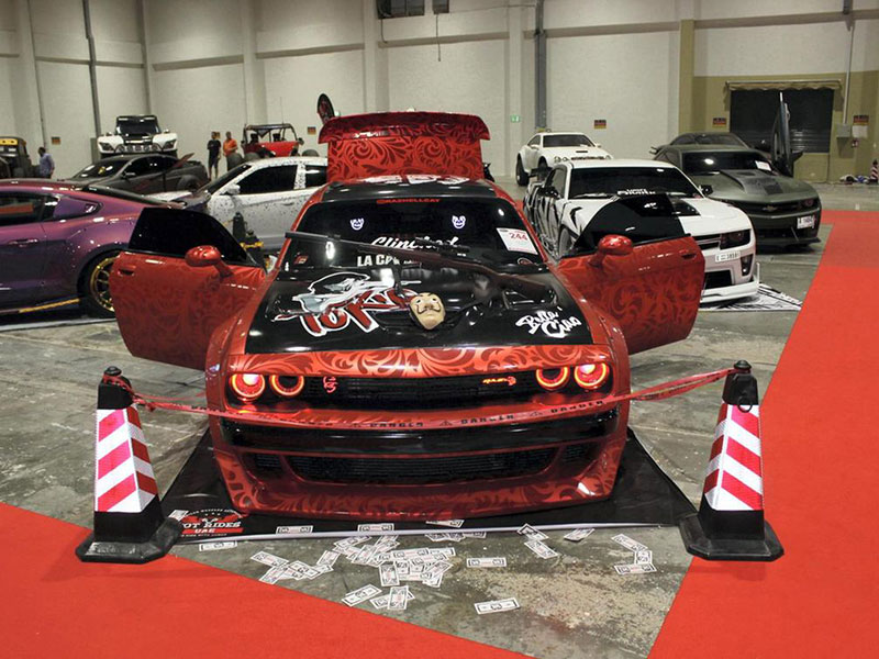 عرض مذهل للشاحنات العملاقة المعدلة في أبوظبي